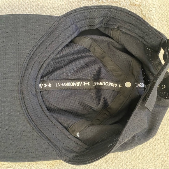 Men’s performance hat - Picture 2 of 3